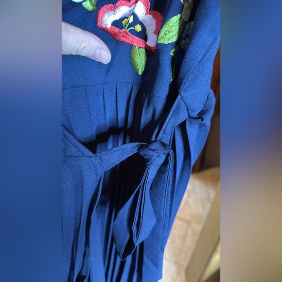 NWOT ASOS Navy Blue Floral Embroidered Pleated Wrap Dress Size 4P - Picture 11 of 13